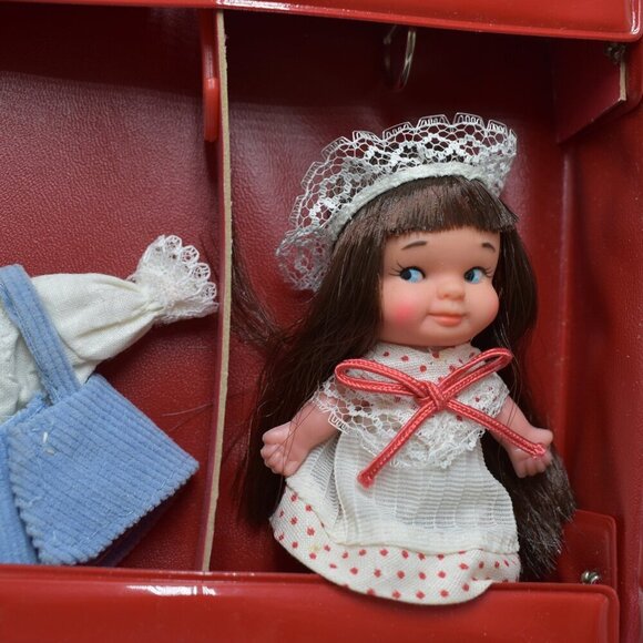 Kim Wardrobe Case / Red Uneeda with Dolls & Accessories Vintage Toys 2x Dolls - Picture 5 of 14